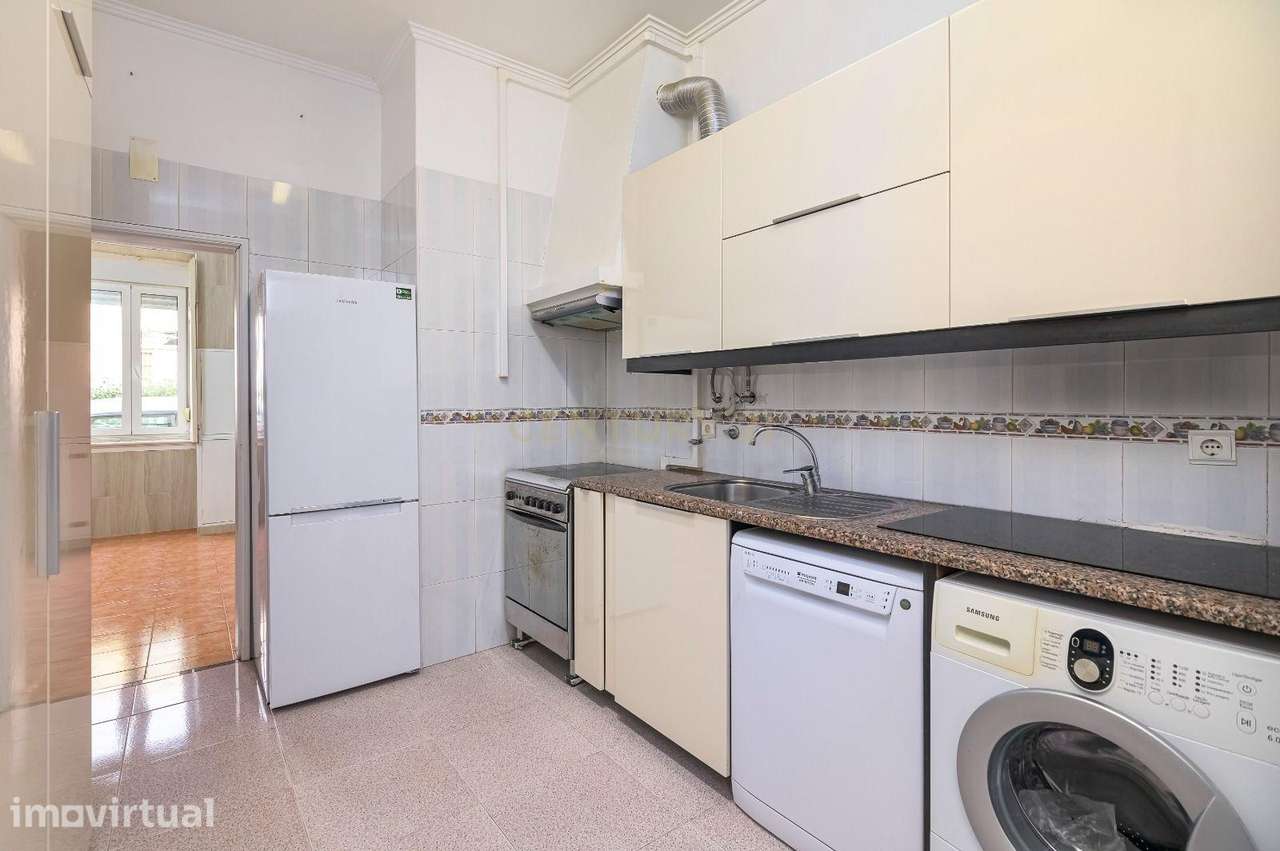Apartamento T2 na Penha de França, Lisboa - Estacionamento privativo - Grande imagem: 2/19