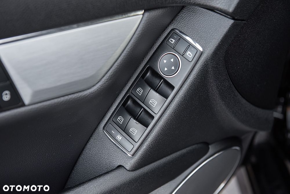 Mercedes-Benz Klasa C 180 CGI Automatik BlueEFFICIENCY - 16