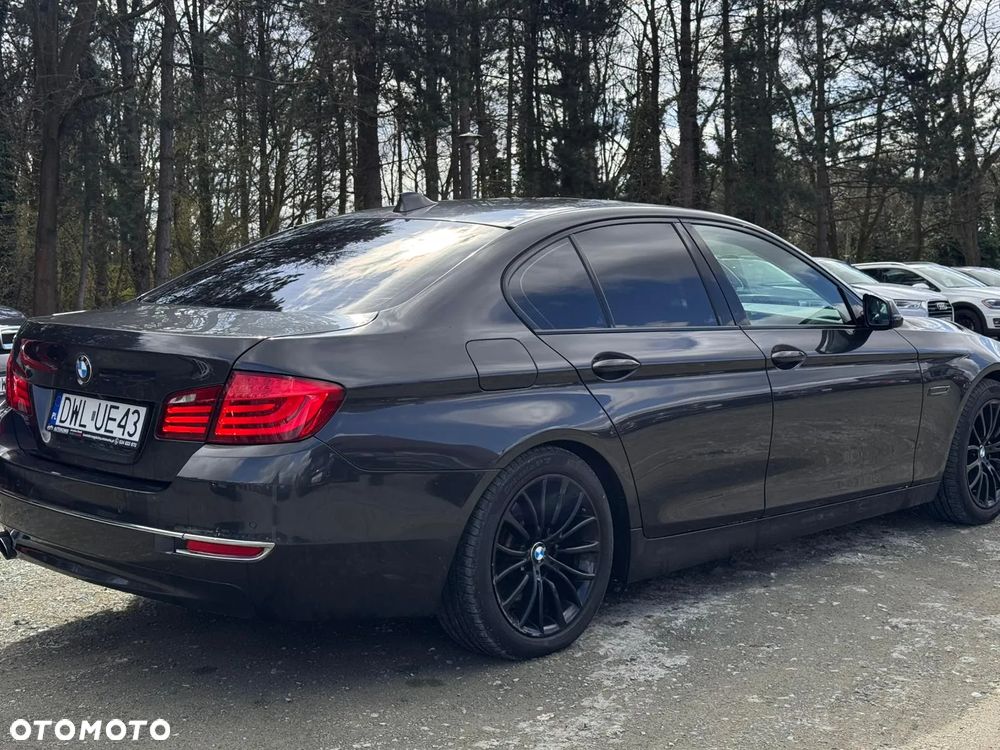 BMW Seria 5 528i xDrive Sport-Aut Luxury Line - 17