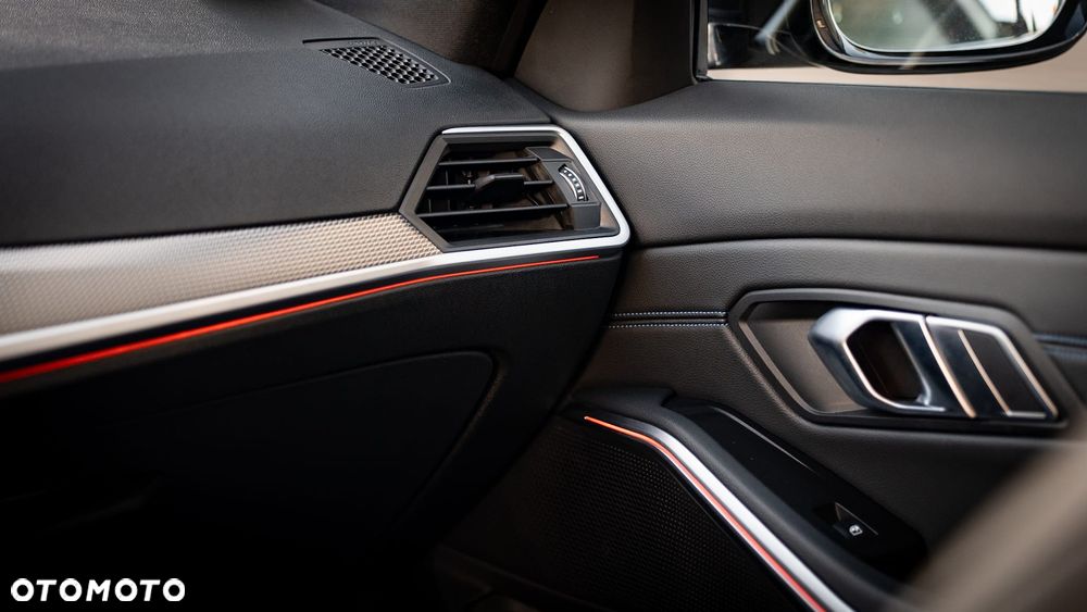 BMW Seria 3 320d M Sport - 26