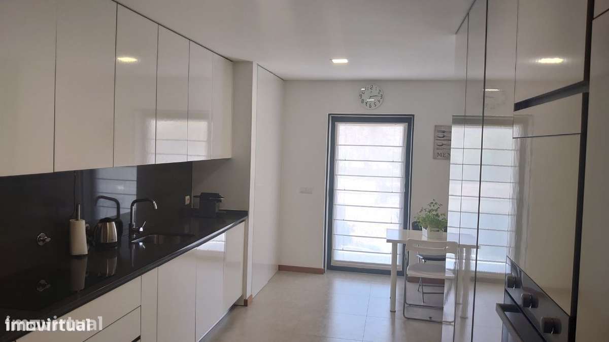 Vendo Apartamento T2 Semi-Novo Excelentes Áreas Centro Póvoa de Varzim - Grande imagem: 5/19