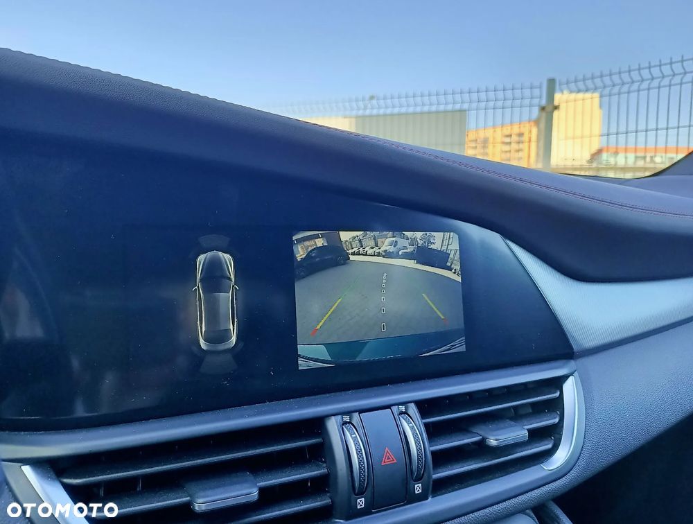 Alfa Romeo Giulia 2.0 Turbo Tributo Italiano Q4 - 33