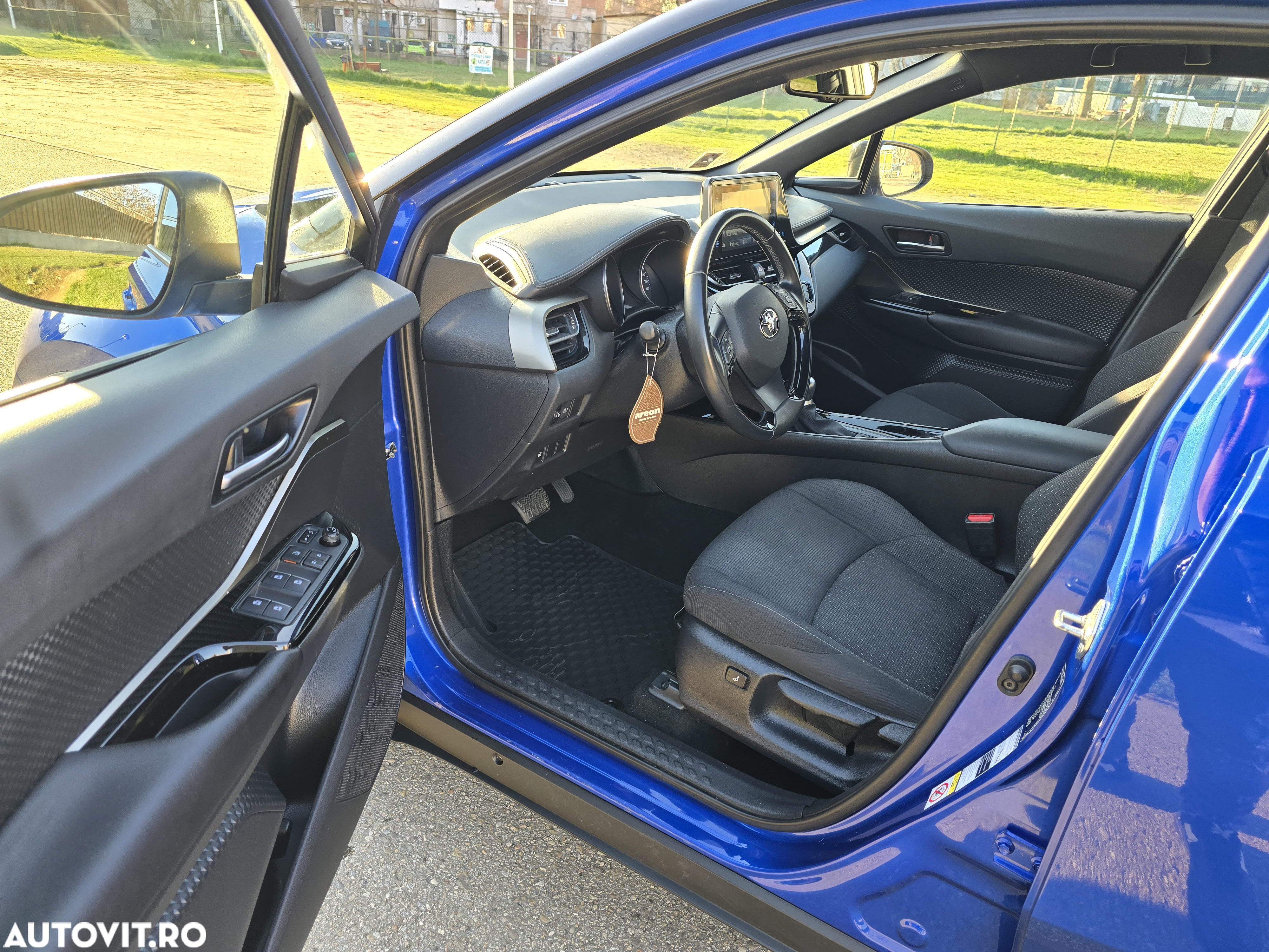 Toyota C-HR 1.8 HSD 122 CP 4x2 CVT C-lassy bi-tone - 12