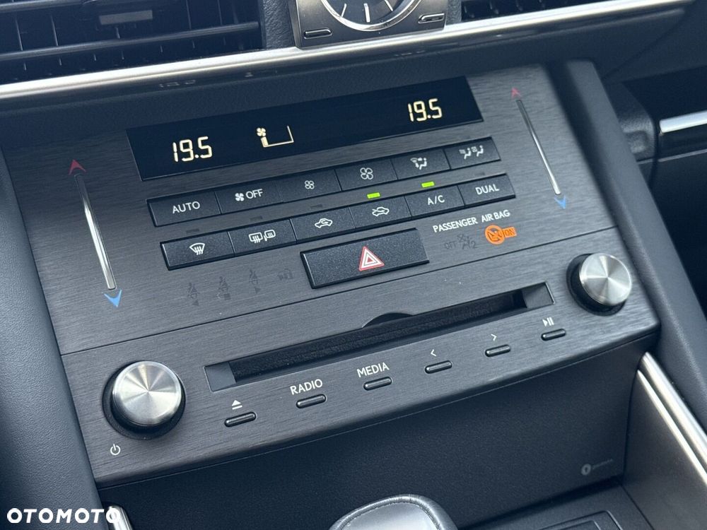 Lexus IS - 14