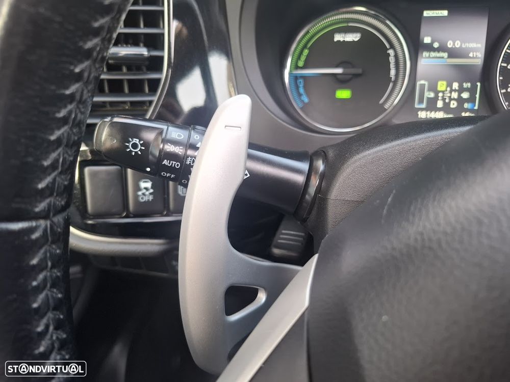 Mitsubishi Outlander - 25