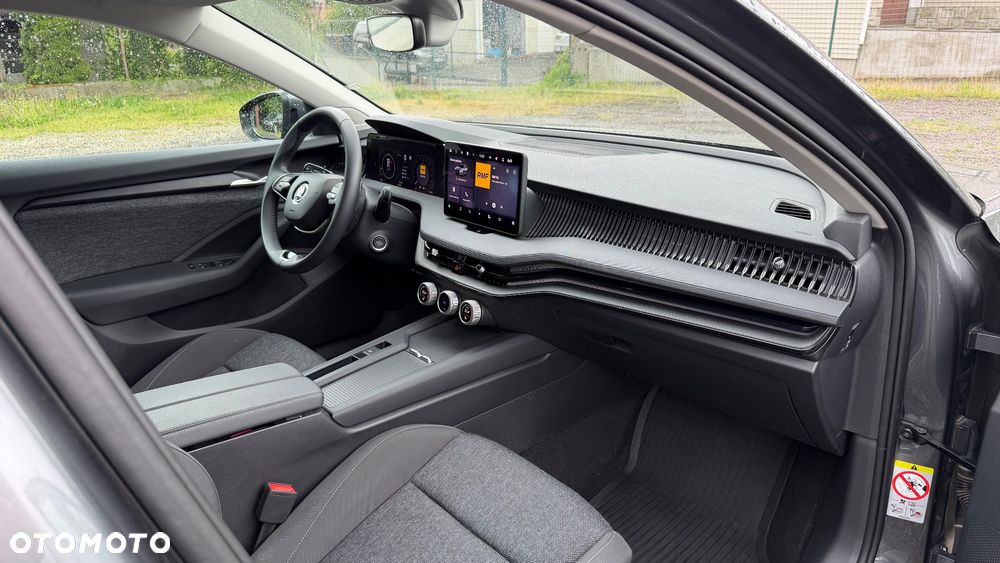Skoda Superb 2.0 TDI SCR Essence DSG - 21