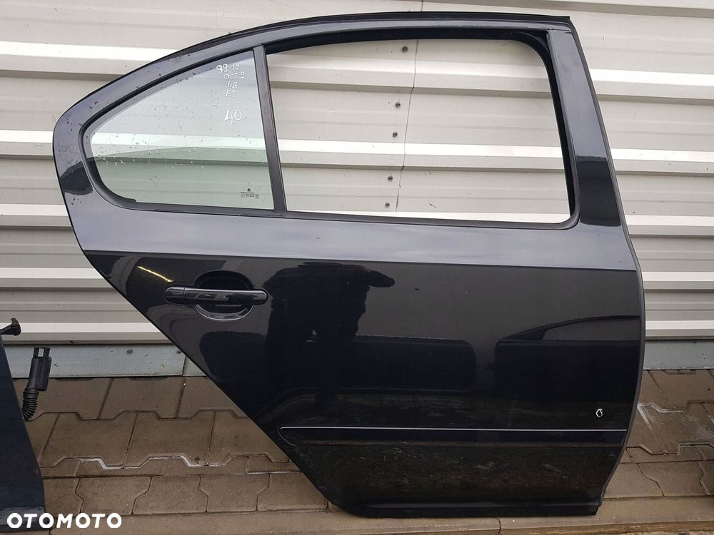 SKODA OCTAVIA 2 II LIFT HB DRZWI PRAWE TYŁ TYLNE 9910 - 1