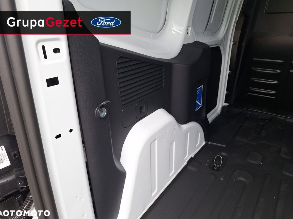Ford Transit Courier - 23