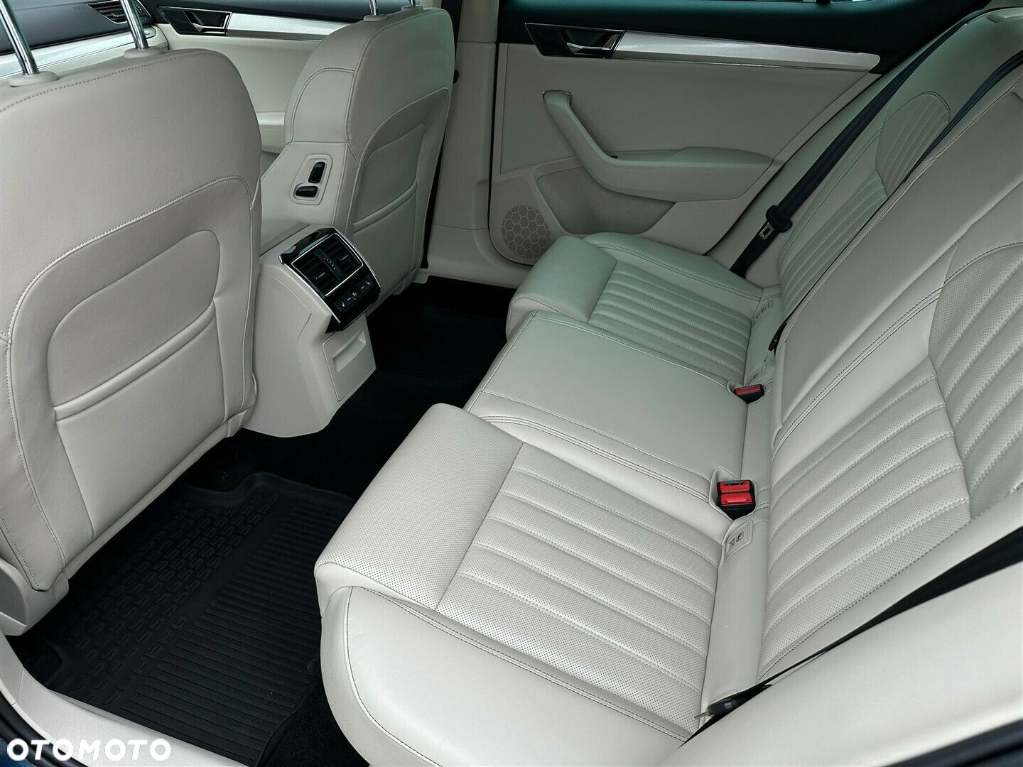Skoda Superb 2.0 TDI SCR L&K DSG - 11