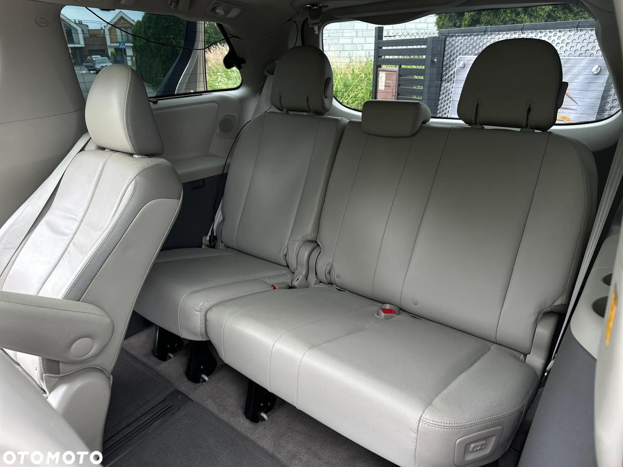 Toyota Sienna - 19