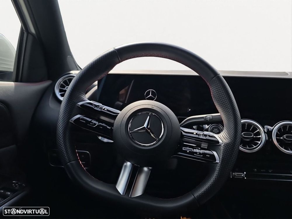 Mercedes-Benz GLA 200 - 11