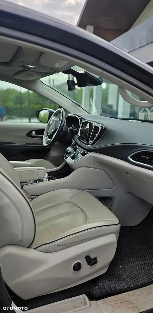 Chrysler Pacifica - 6
