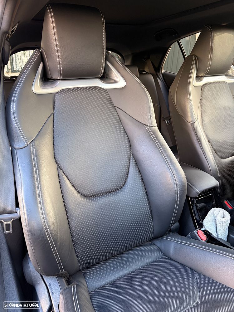 Toyota Corolla 2.0 Hybrid Luxury White - 16