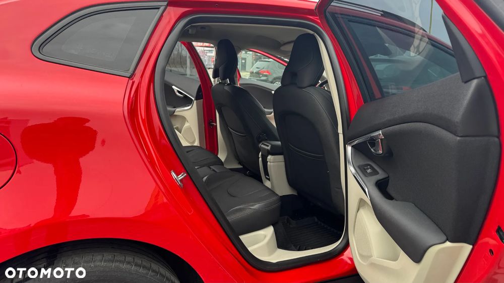 Volvo V40 Cross Country T4 AWD Drive-E Momentum - 25