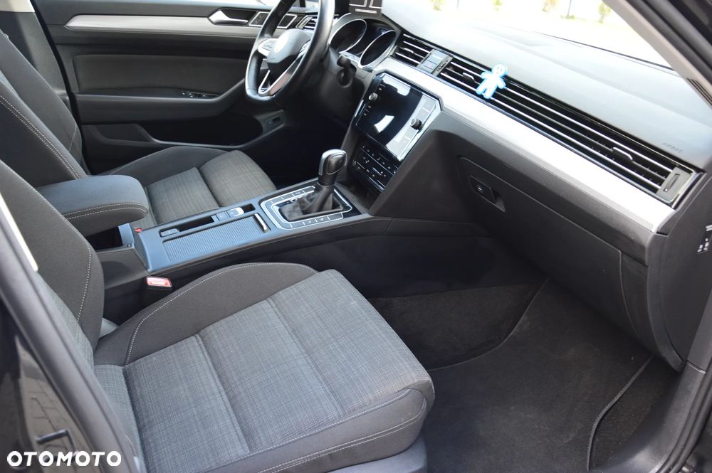 Volkswagen Passat - 21