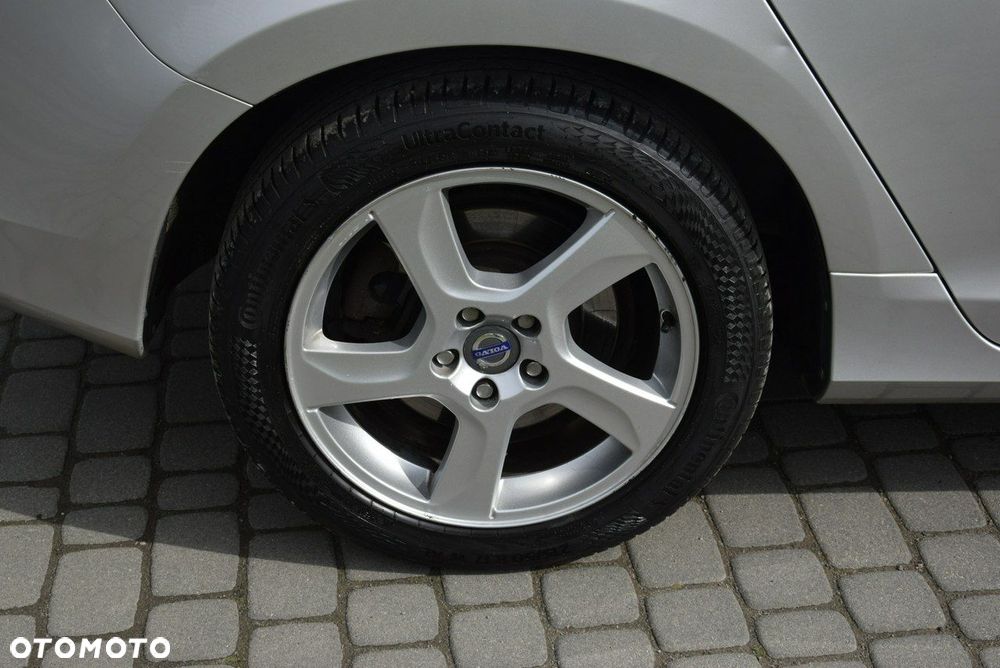 Volvo V60 D4 Momentum - 13