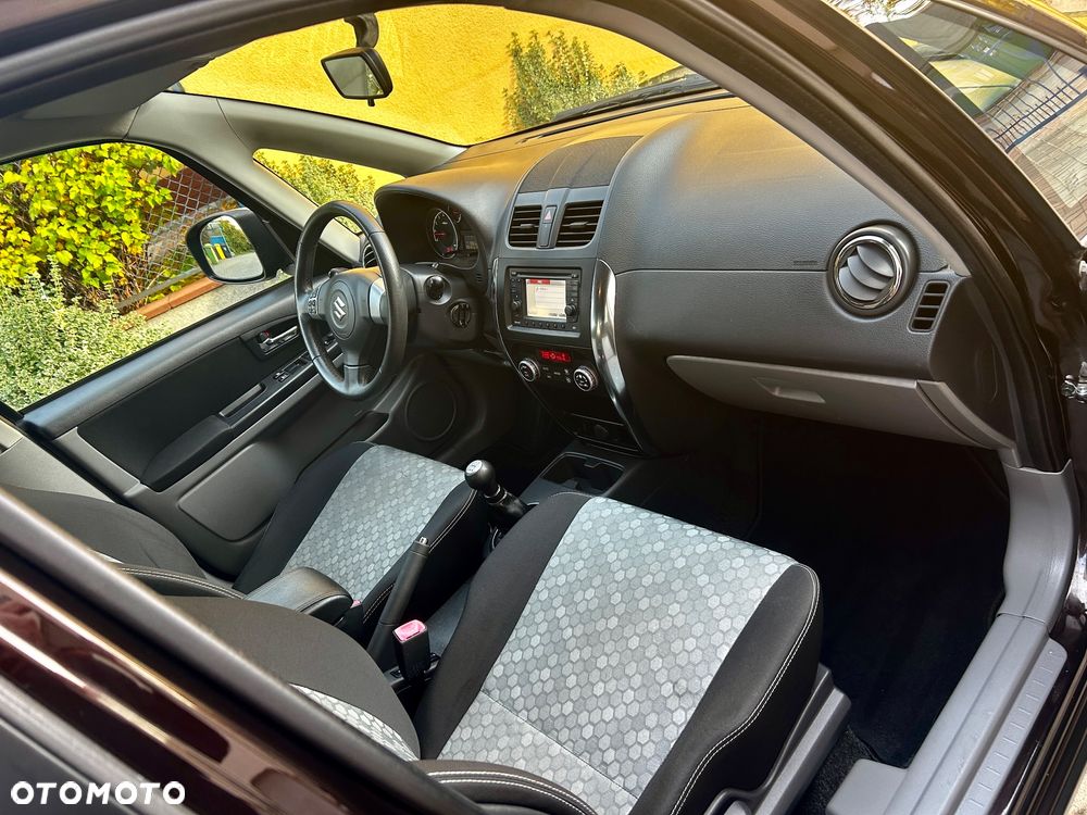 Suzuki SX4 Classic 1.6 VVT 4x2 Comfort - 28