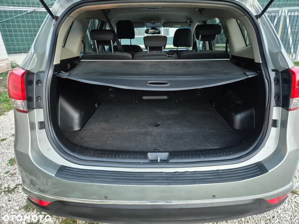 Kia Carens - 10