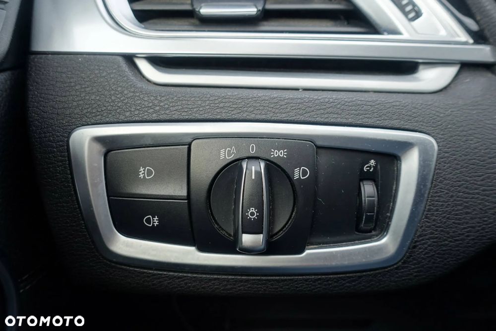 BMW X1 xDrive18d Sport Line - 29