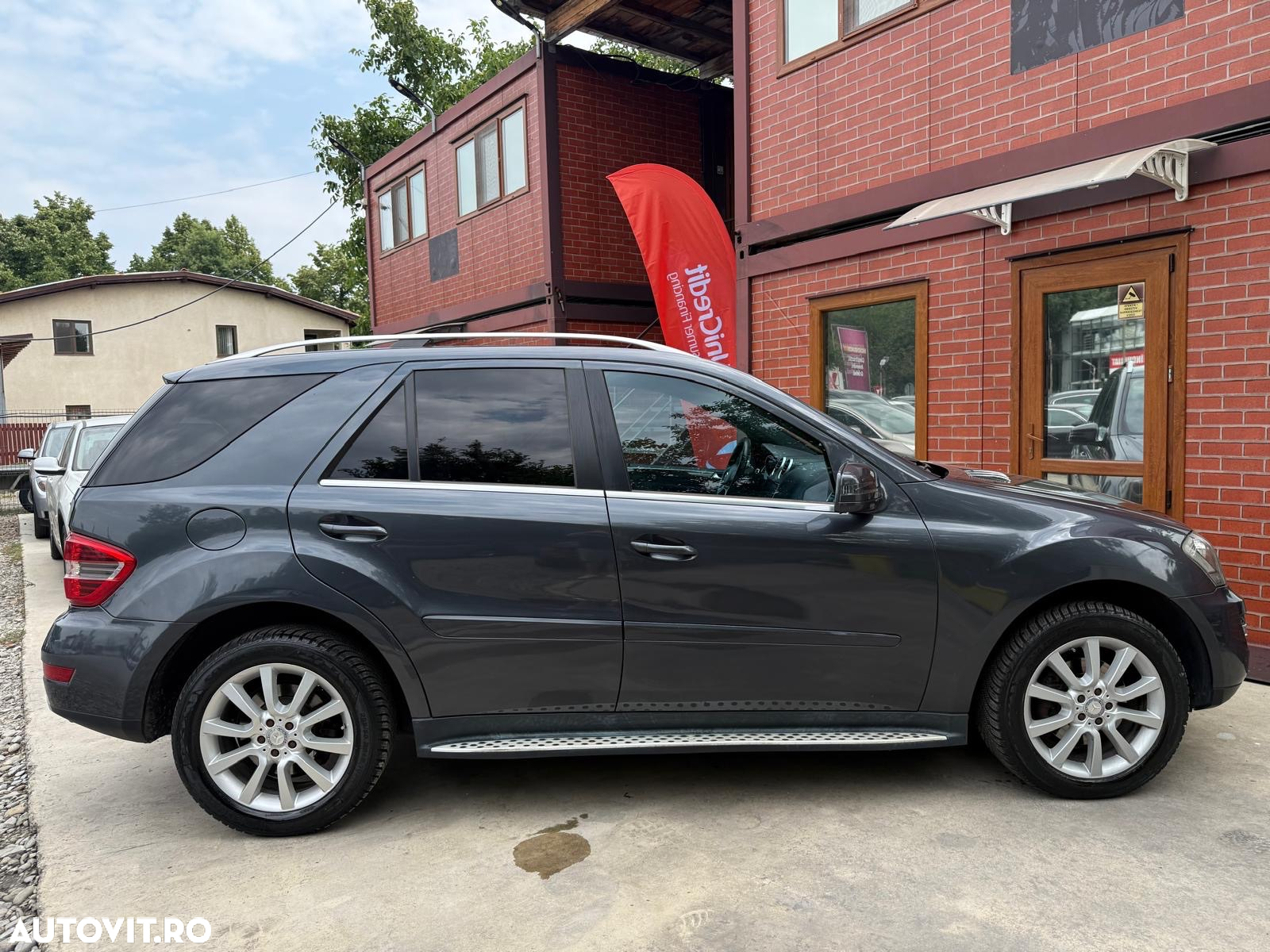 Mercedes-Benz ML 300 CDI 4Matic 7G-TRONIC DPF BlueEFFICIENCY Grand Edition - 24