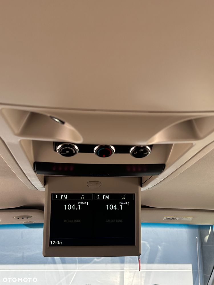 Chrysler Town & Country - 19