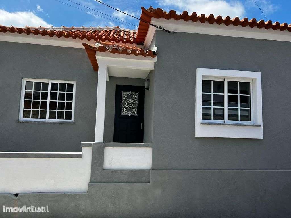 Arrenda-se QUARTOS em Moradia ,com excelente localização Centro Salreu - Grande imagem: 2/40