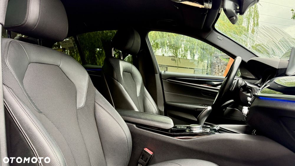 BMW Seria 5 530e iPerformance Luxury Line - 24