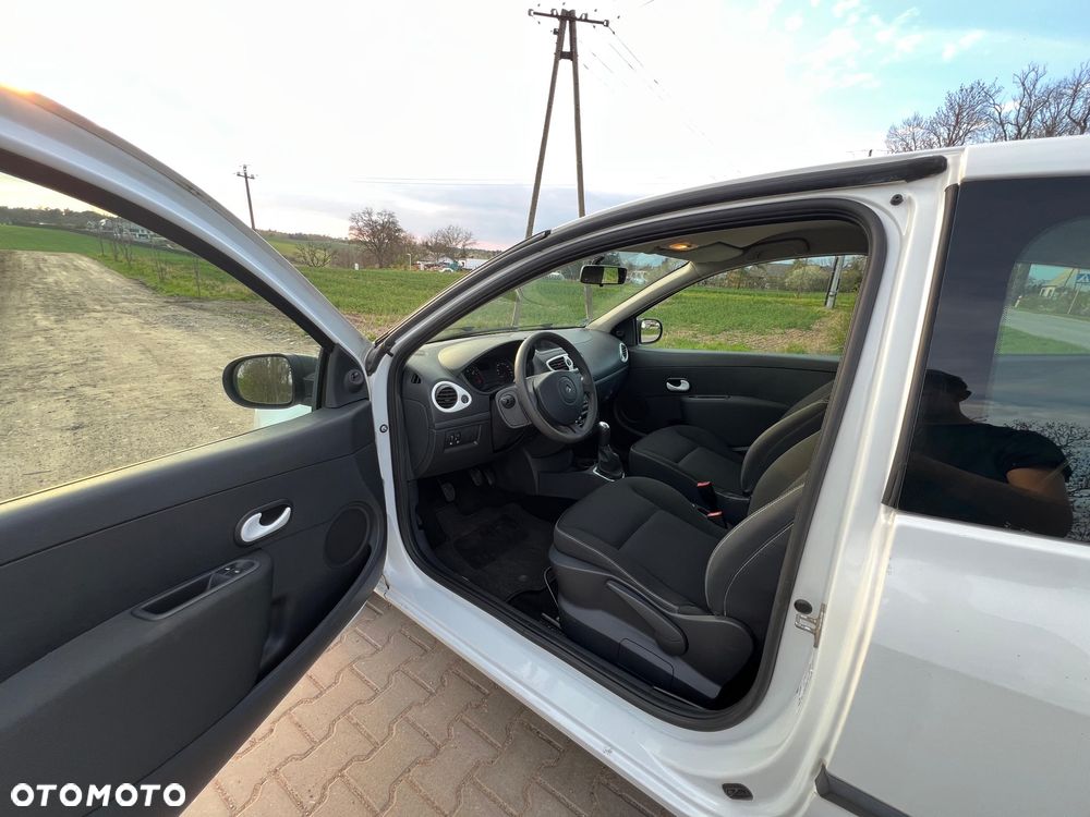 Renault Clio - 9