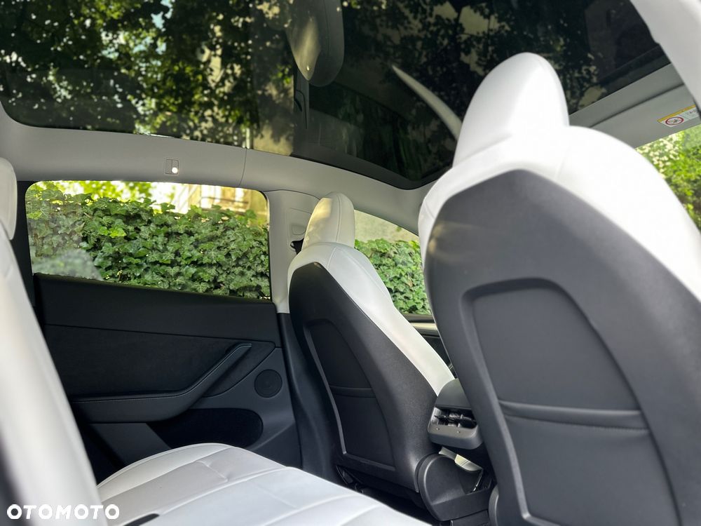 Tesla Y Performance AWD - 17