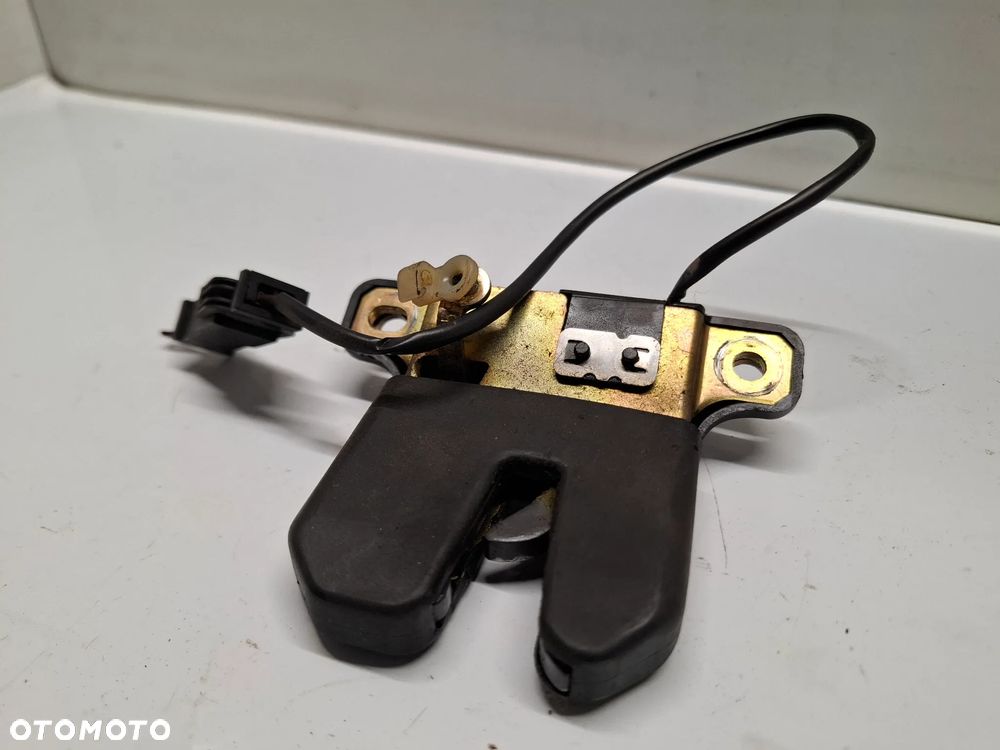 ZAMEK KLAPY BAGAZNIKA AUDI A8 D2 SLASK WYSYLKA VAT - 1