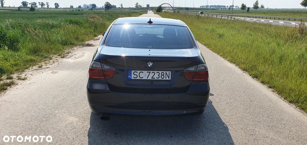 BMW Seria 3 318d - 4