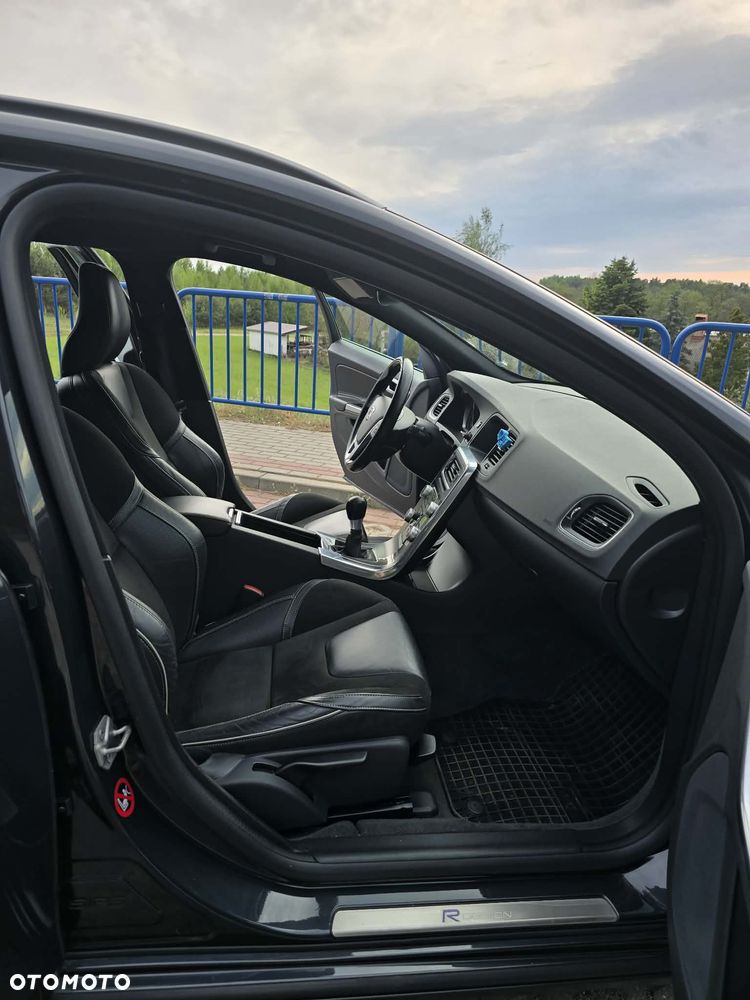 Volvo V60 D3 R-Design - 8