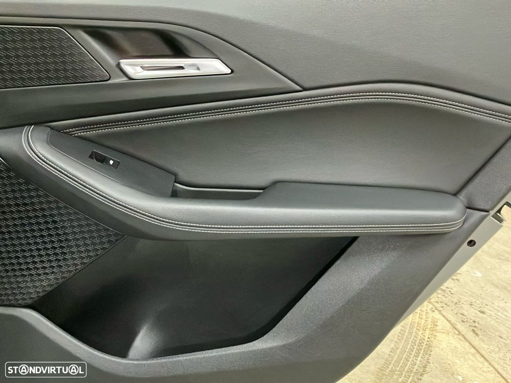 BMW 218 - 25