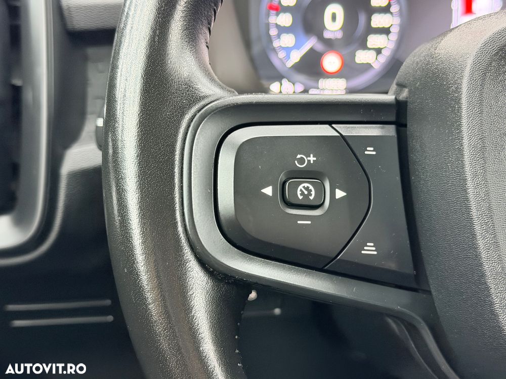 Volvo XC 40 T2 Momentum Core - 24