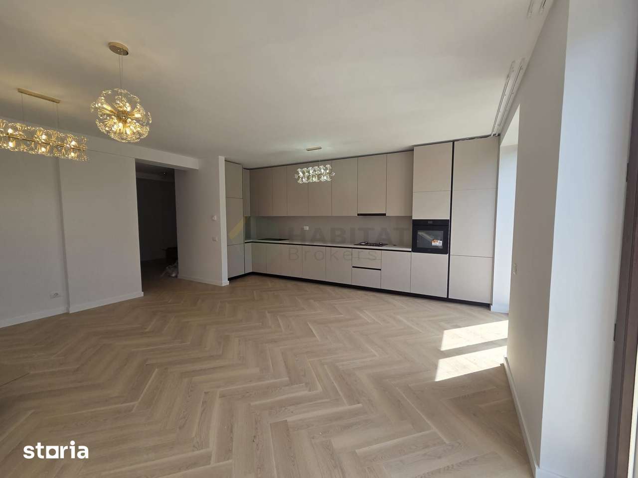 Casă tip townhouse cu grădină proprie în Tunari Park Villas - Imagine principală: 3/19