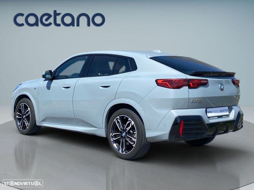 BMW iX2 eDrive20 Pack Desportivo M - 25