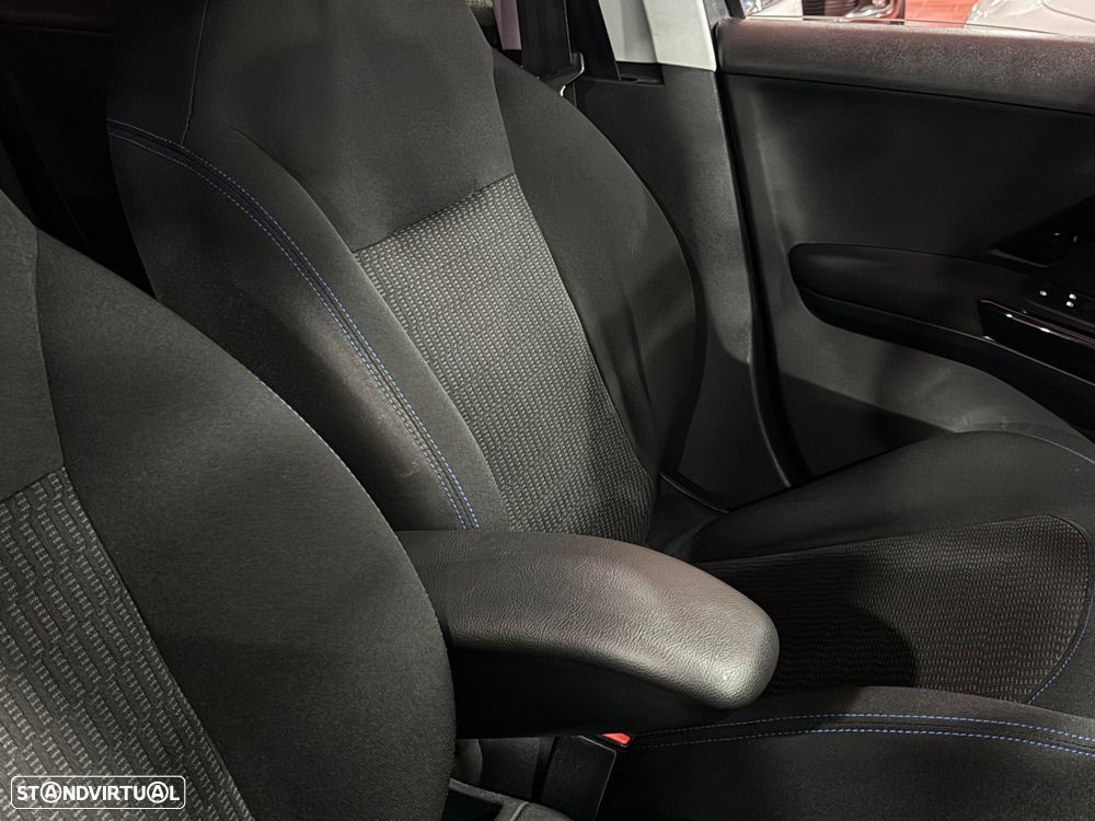 Peugeot 208 1.2 PureTech Signature - 28