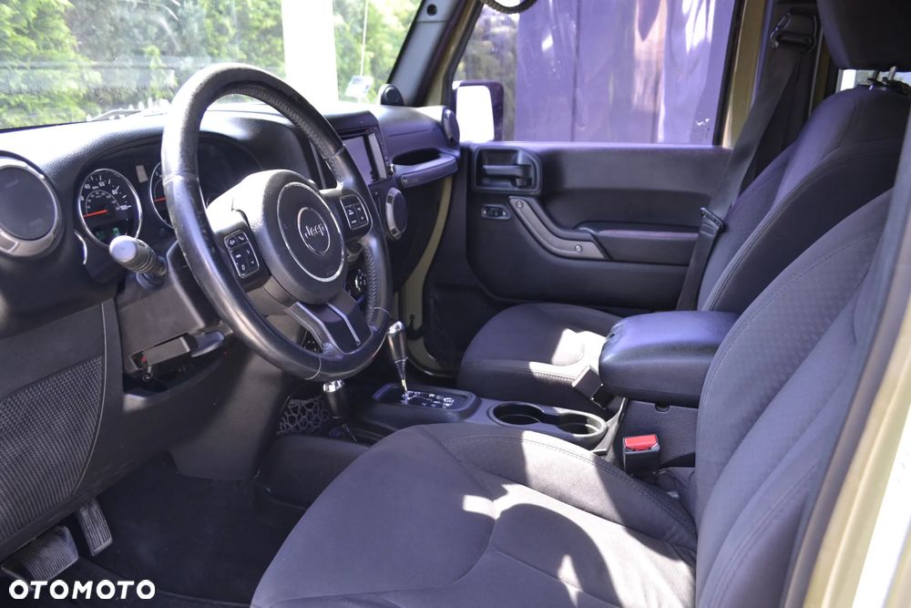 Jeep Wrangler 3.6 Unlim Sahara - 28