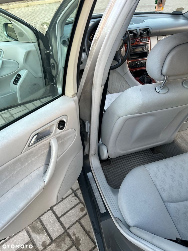 Mercedes-Benz Klasa C 200 T CDI Classic - 12