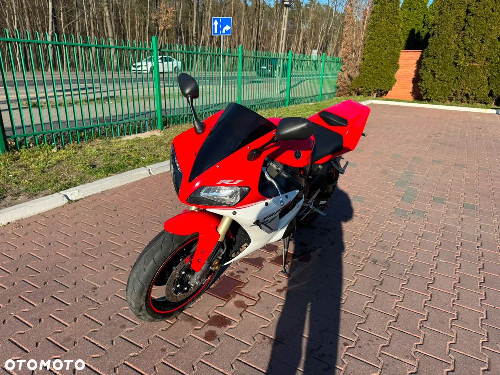 Yamaha R1 - 8
