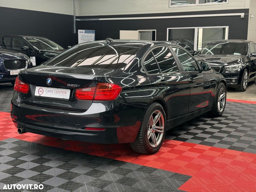 BMW Seria 3 320i - 5