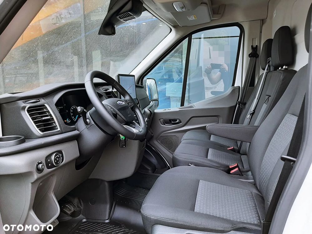 Ford Transit - 28