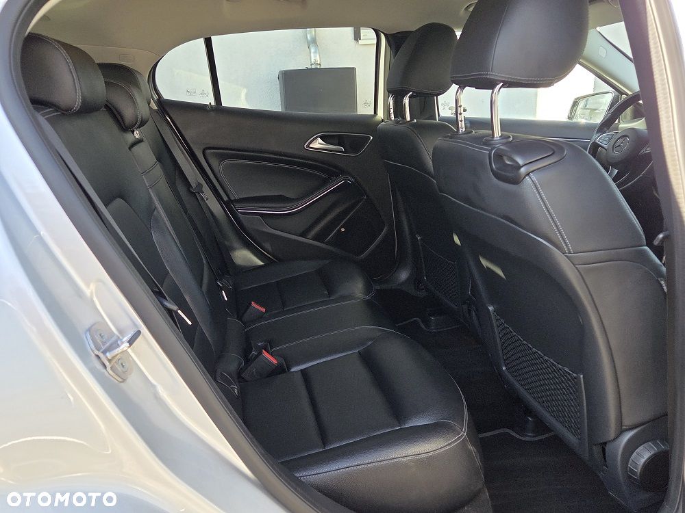 Mercedes-Benz GLA - 11