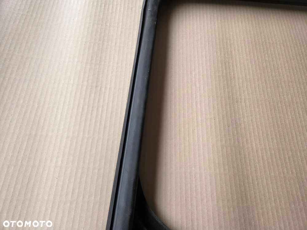 Uszczelka szyby drzwi prawy tył Citroen Berlingo IV - 4