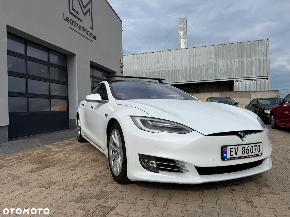 Tesla Model S - 2