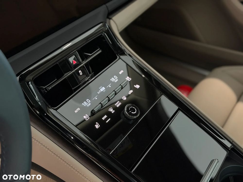 Porsche Panamera 4 - 30