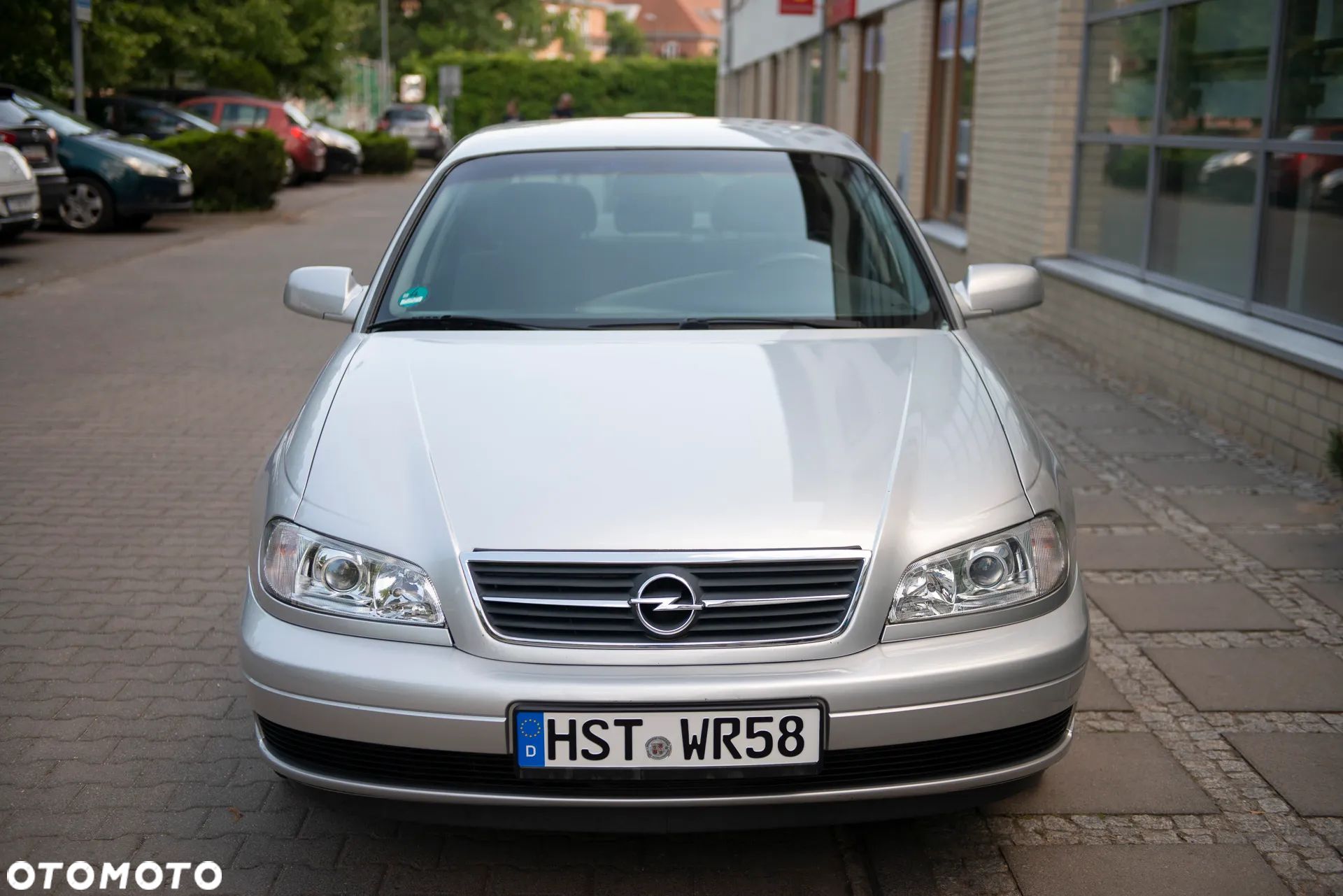 Opel Omega 2.2 Elegance - 1