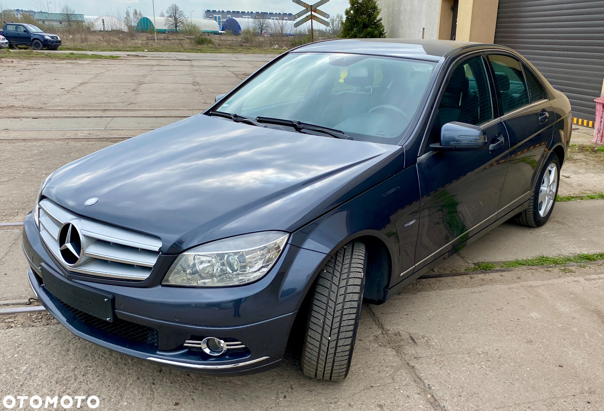 Mercedes-Benz Klasa C 180 CGI BlueEff Avantgarde - 4