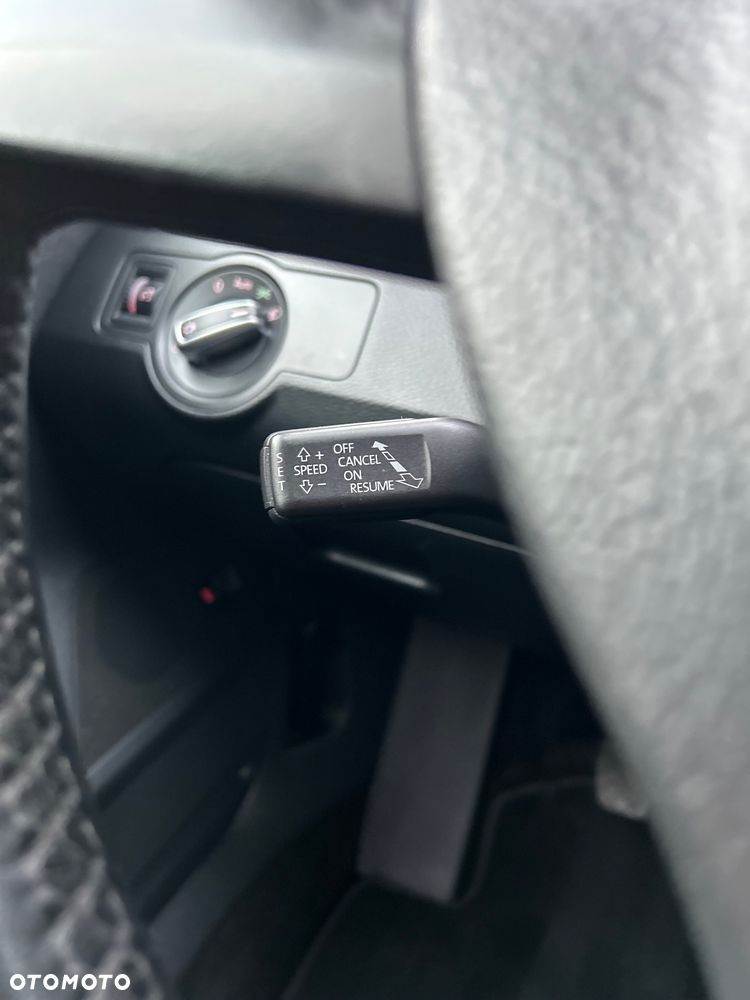 Volkswagen Passat 1.6 TDI DPF BlueMot Highline - 26