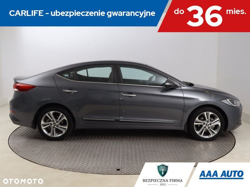 Hyundai Elantra - 8